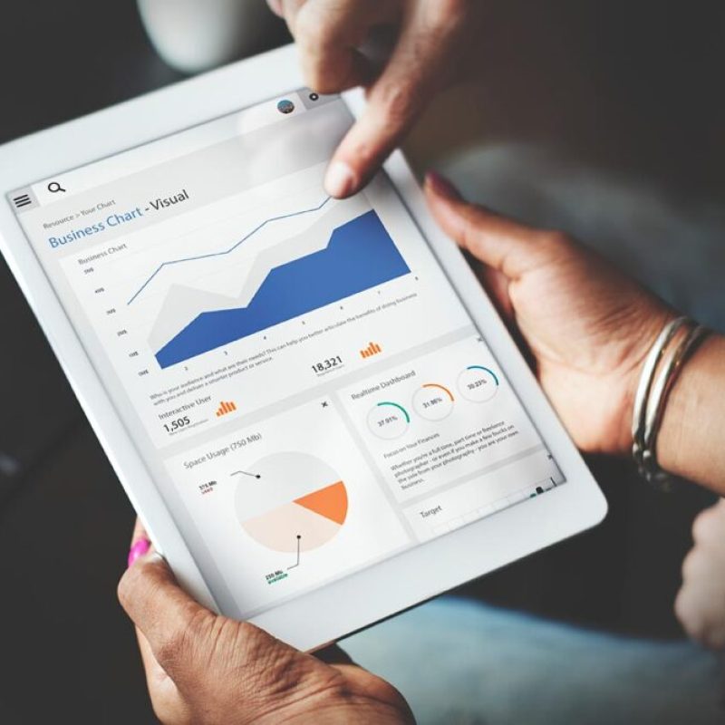 Tablet mostrando como aumentar visita no site